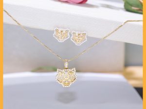Beautiful natural diamond earrings and pendants
