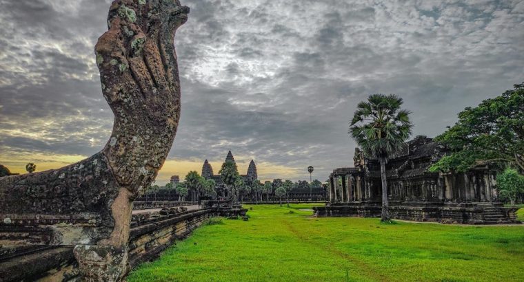 Angkor Wat Highlights and Sunrise Guided Tour