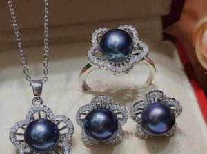 Linda pearl jewelry